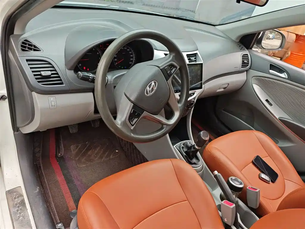 Hyundai Verna 2014 1.4L Manual Top TOP фото 10