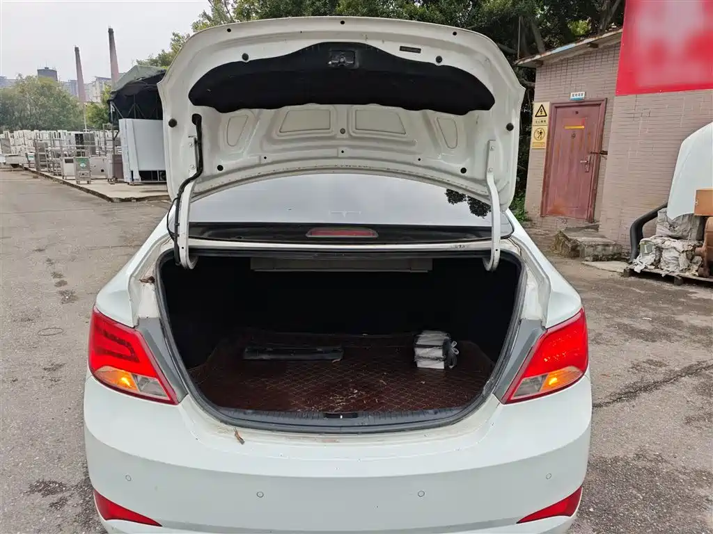 Hyundai Verna 2014 1.4L Manual Top TOP фото 19
