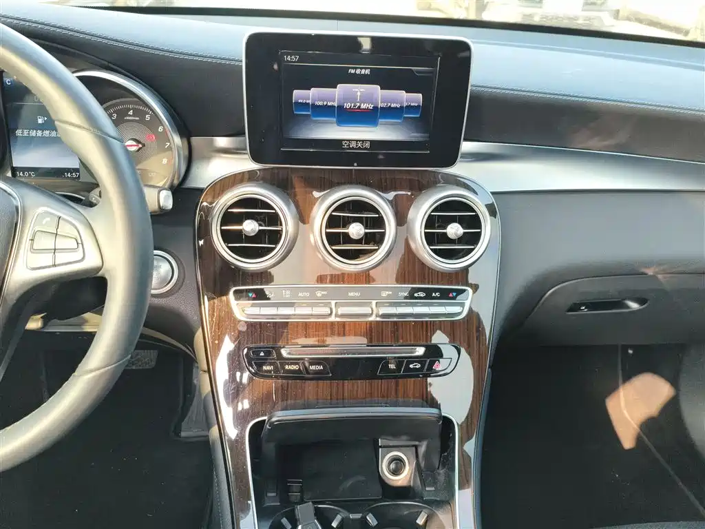 Mercedes-Benz GLC 2017 GLC 260 4MATIC Luxury фото 9