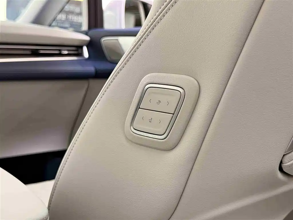 Buick Century 2025 2.0T 7-Seater World Edition фото 32