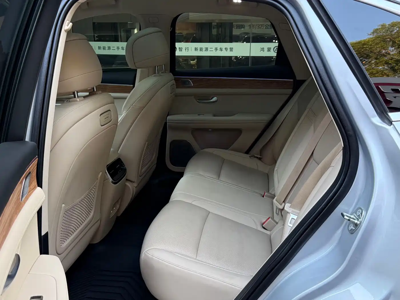 AITO Wenjie AITO M5 2023 Extended Range RWD Smart Drive Edition фото 7