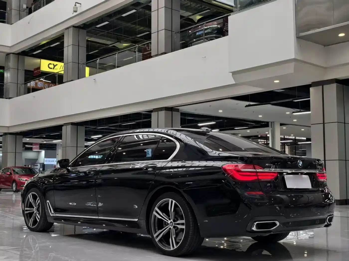 BMW 7 Series 2018 740Li xDrive Premium Type M Sport Package фото 4