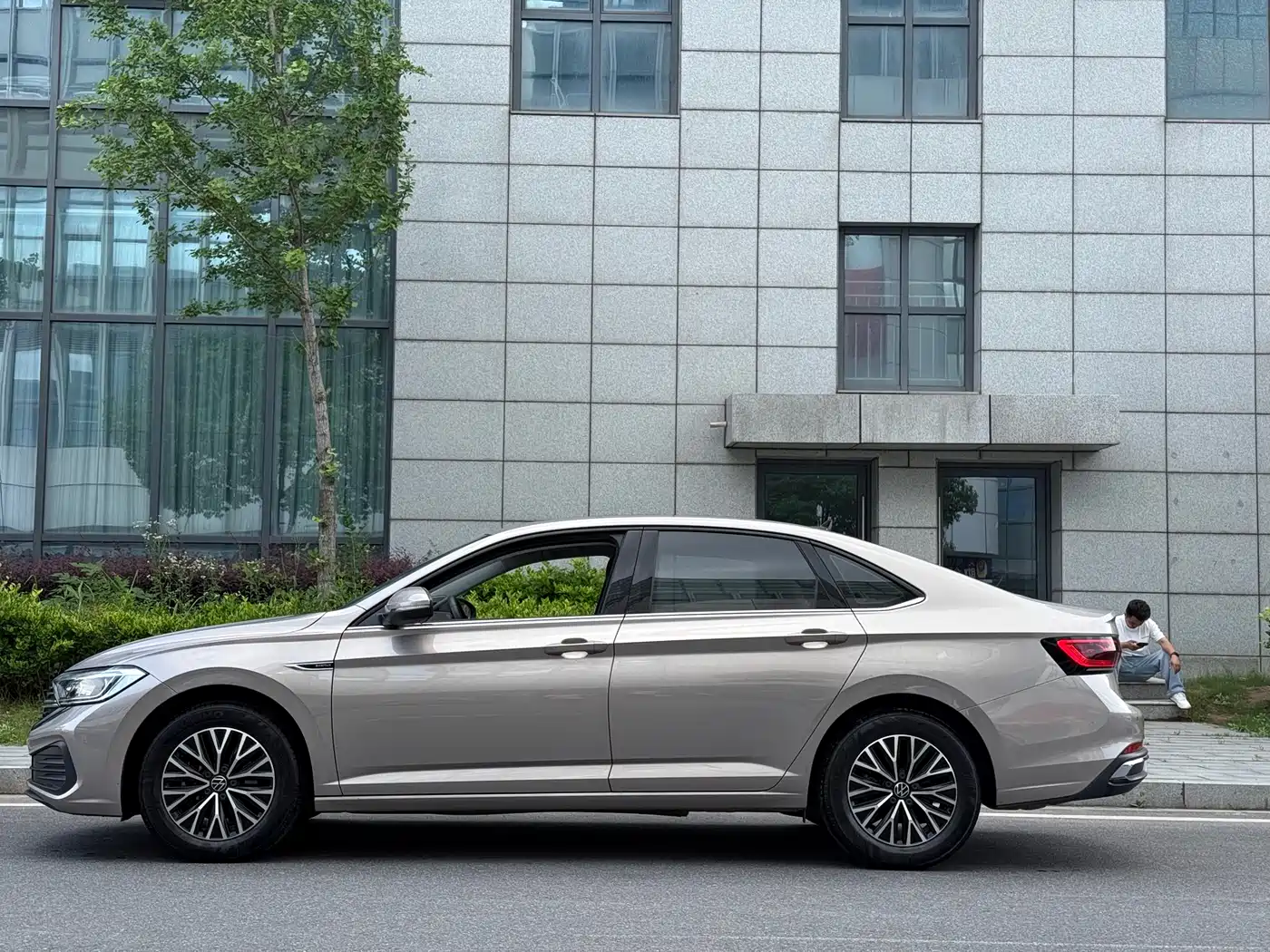 Volkswagen Sagitar 2024 200TSI Manual Flying Edition фото 4