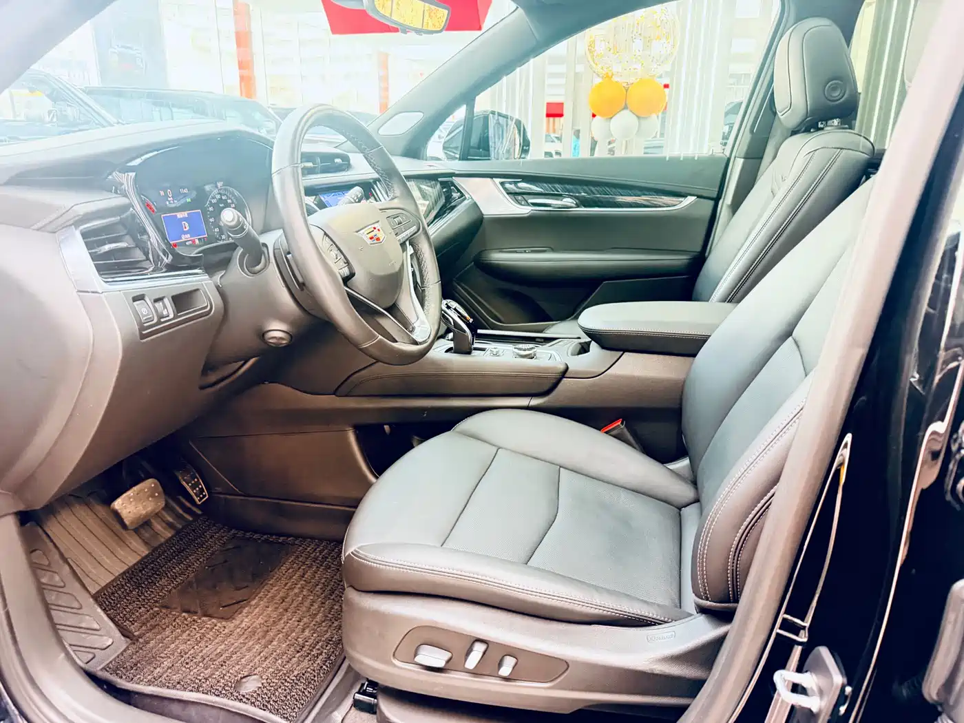 CADILLAC XT6
