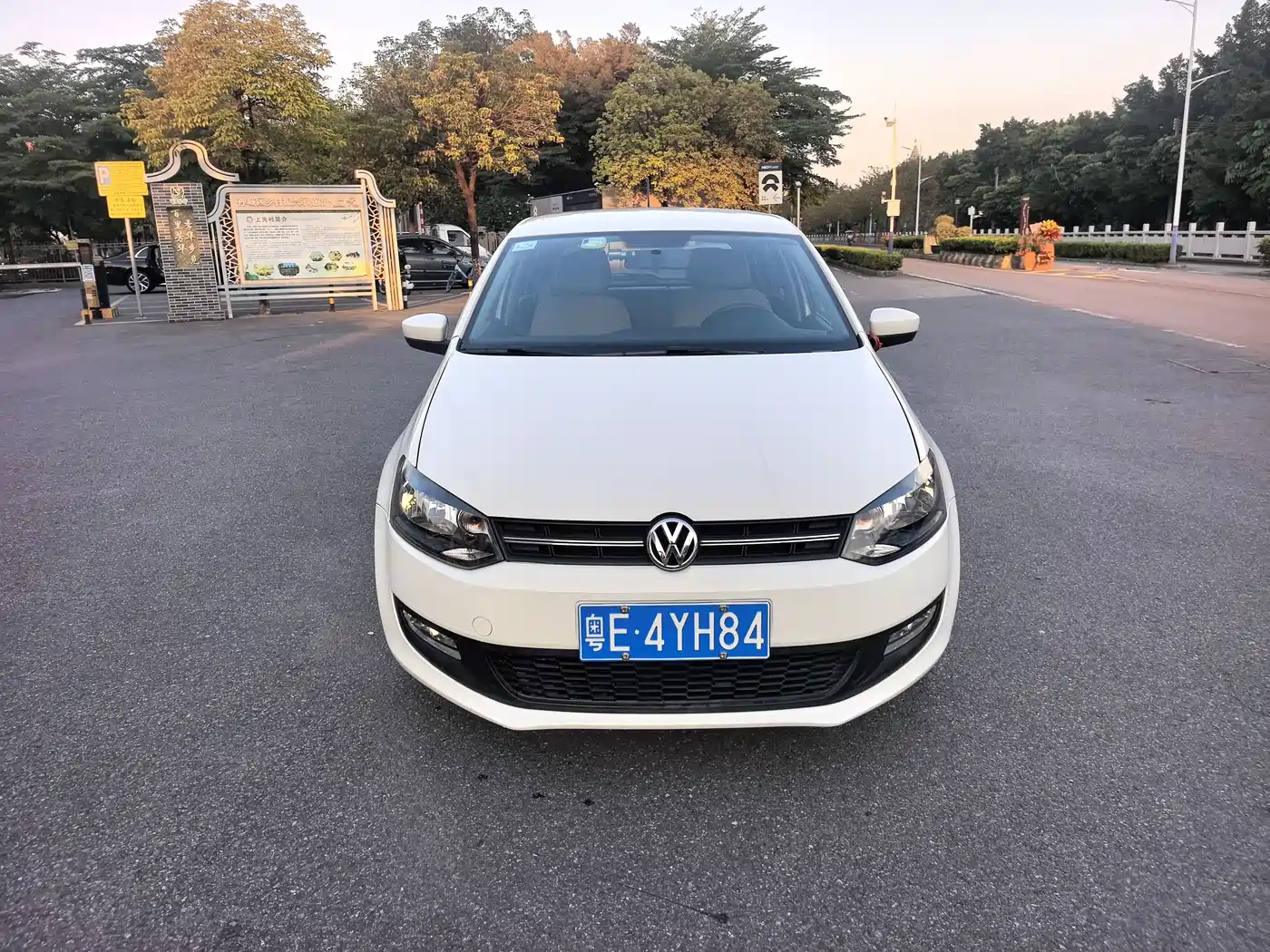 Volkswagen Polo 2013 1.6L Automatic Comfort Edition фото 2