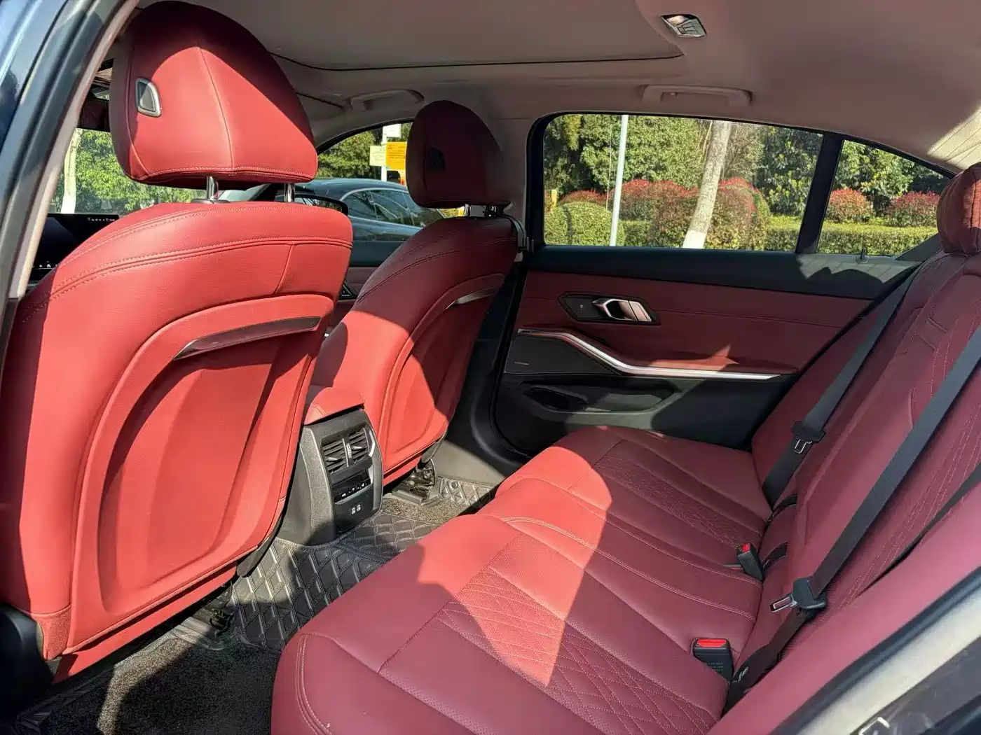BMW 3 Series 2025 330Li M Sport Night Edition фото 6
