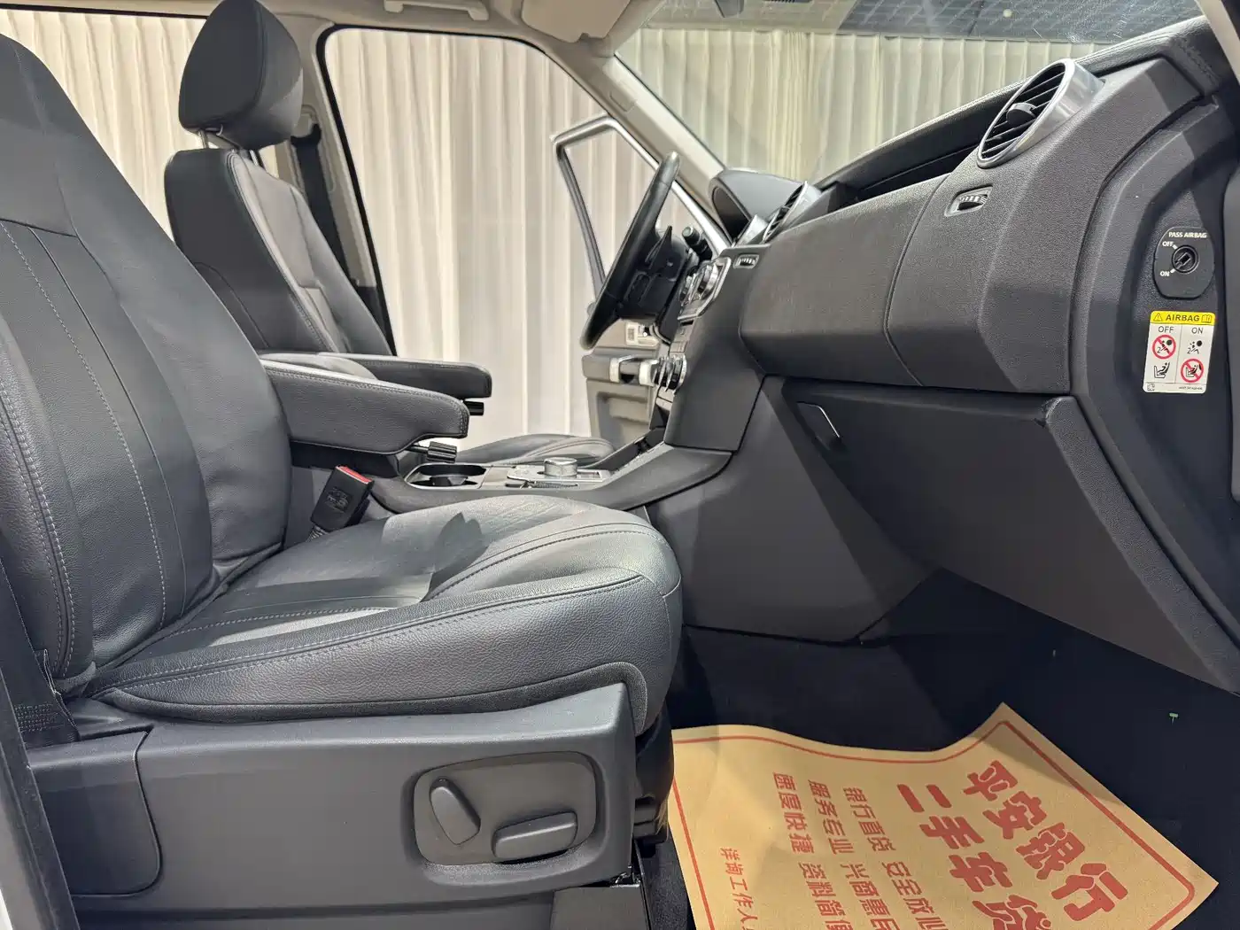 Land Rover Discovery 2015 3.0 SC V6 SE фото 13