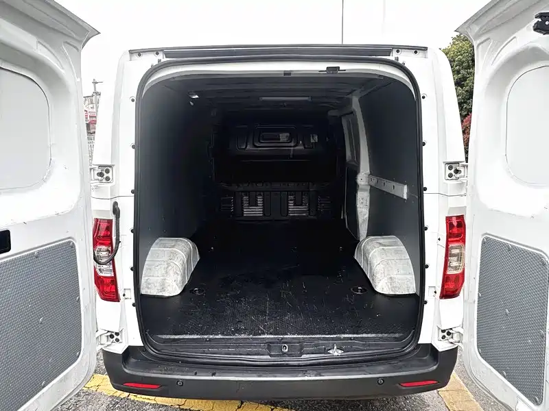 SAIC MAXUS CHASE EV30