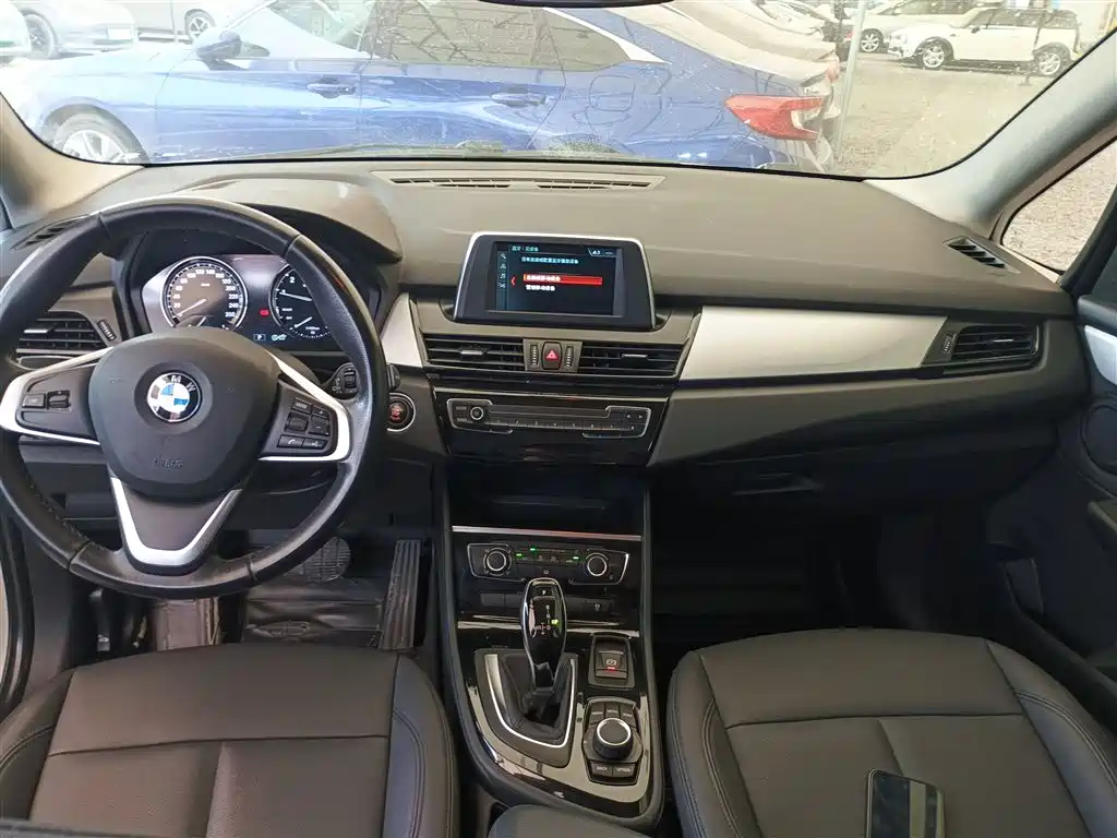 BMW 2 Series Gran Tourer 2019 220i Leading фото 6