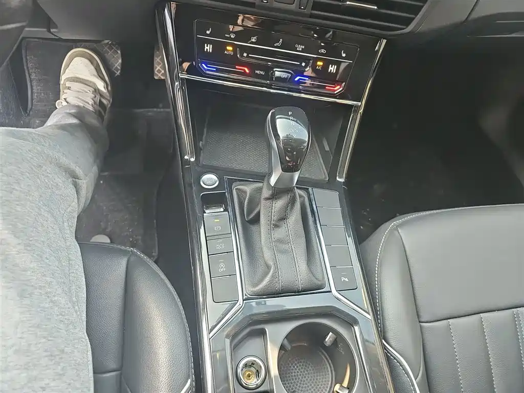 Volkswagen Passat 2023 Facelift 330TSI Elite Edition фото 14