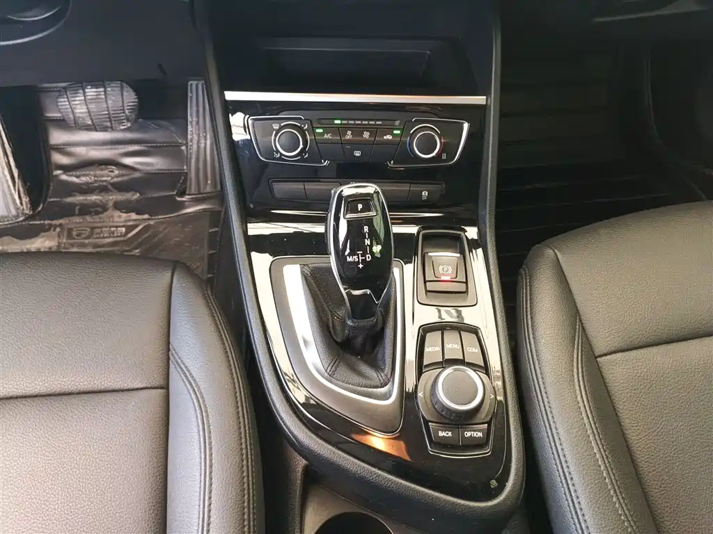 BMW 2 Series Gran Tourer 2019 220i Leading фото 10