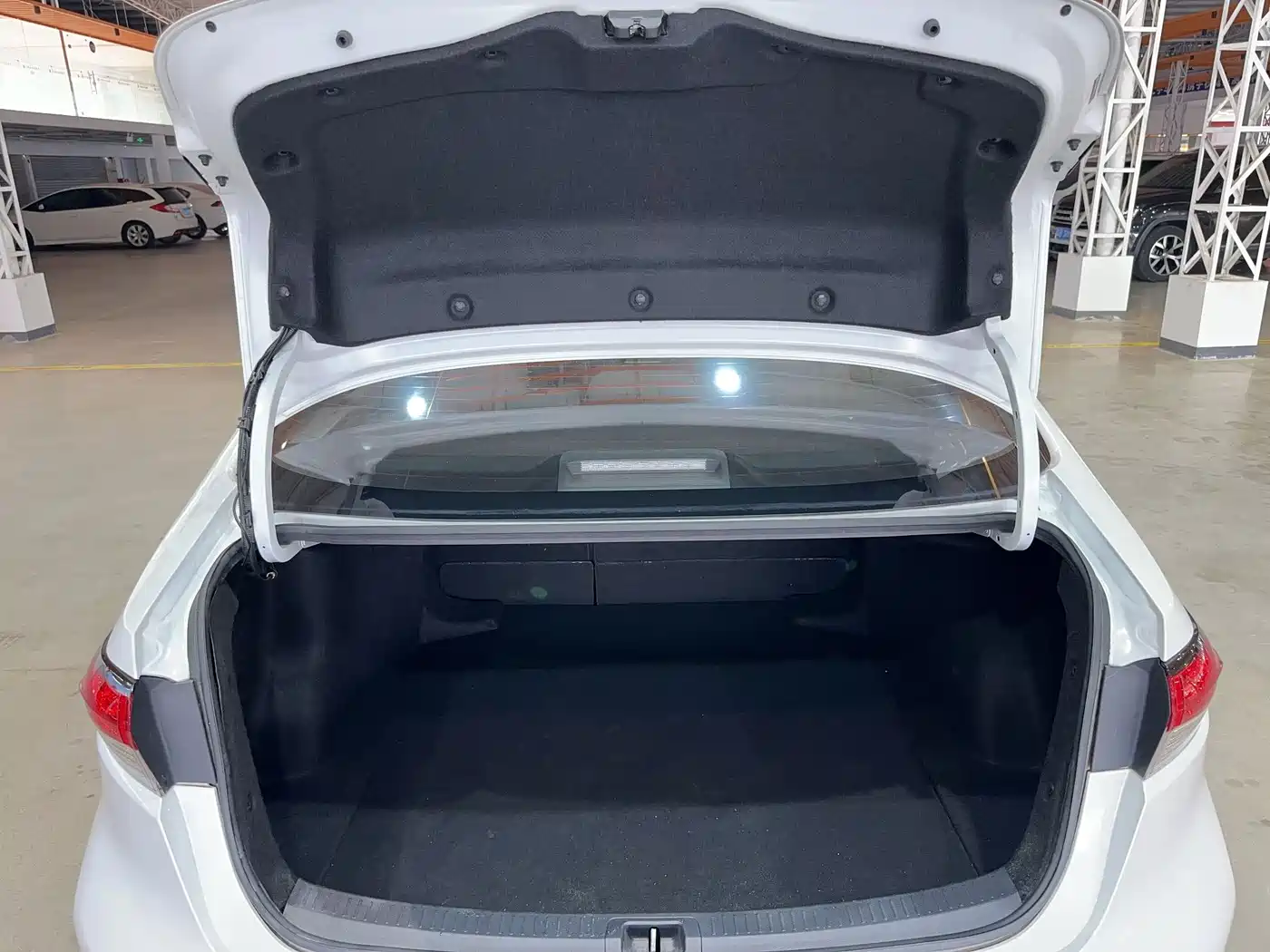 Toyota Levin 2022 185T CVT Luxury Edition фото 28