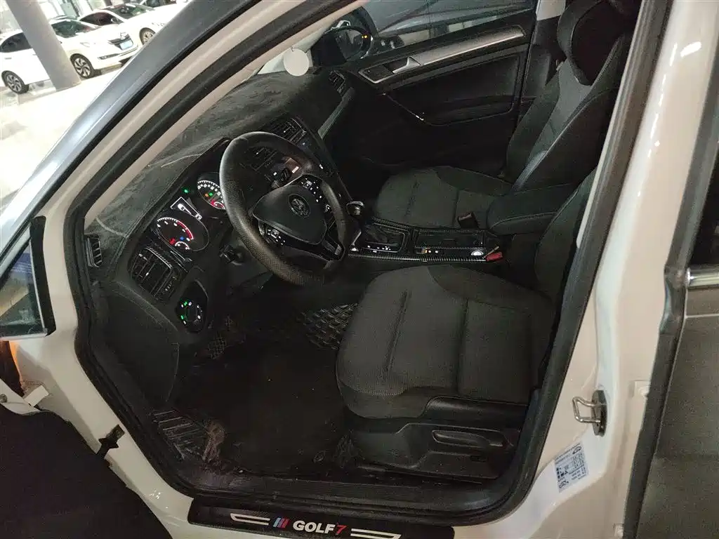 Volkswagen Golf 2020 Beloved Edition 280TSI DSG Comfort фото 11