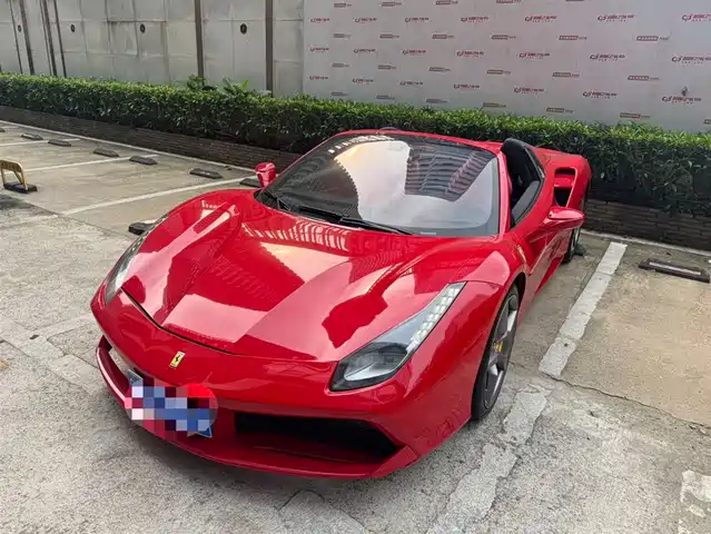 FERRARI 488