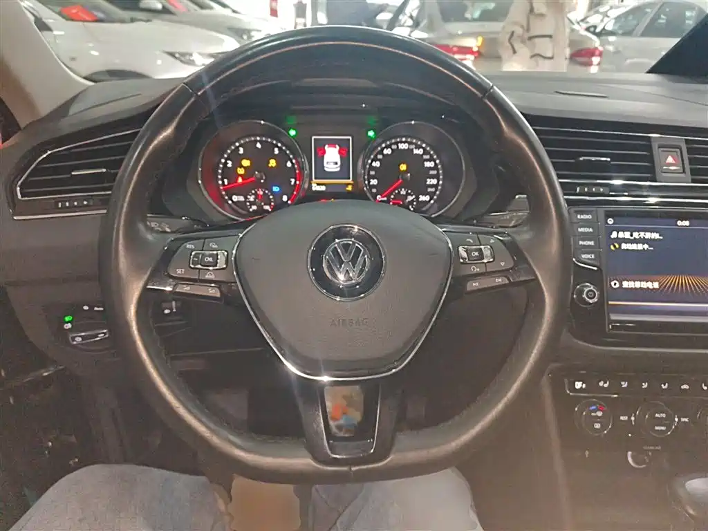 Volkswagen Tiguan L 2018 330TSI Automatic 2WD Luxury Edition фото 11