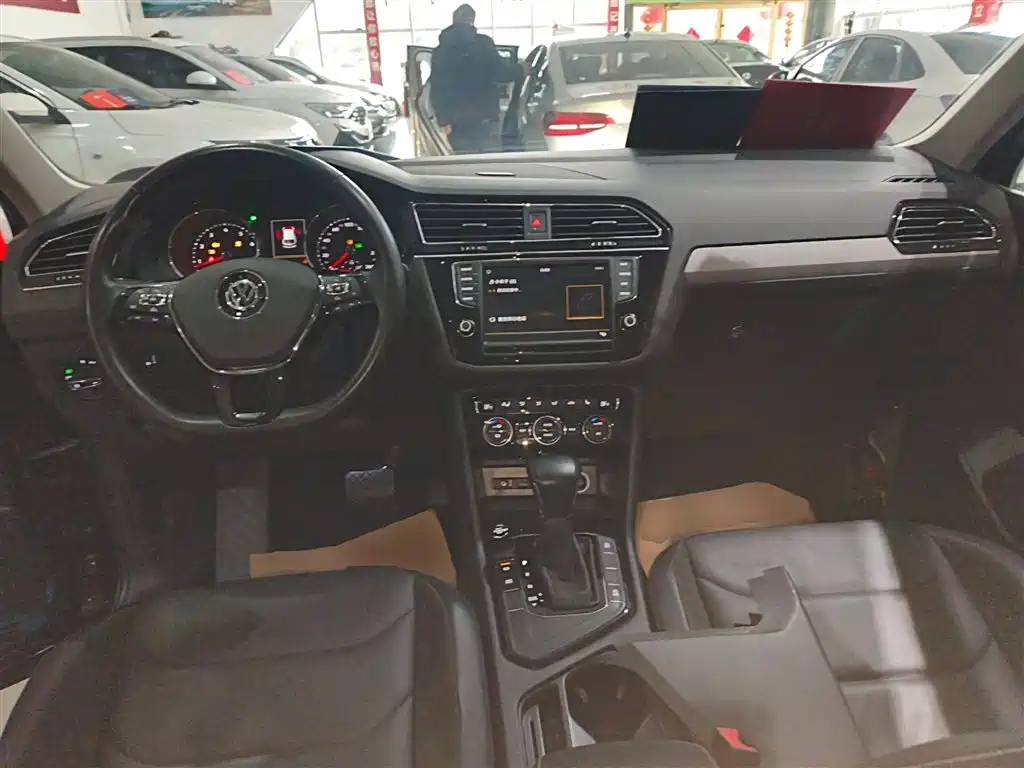 Volkswagen Tiguan L 2018 330TSI Automatic 2WD Luxury Edition фото 10