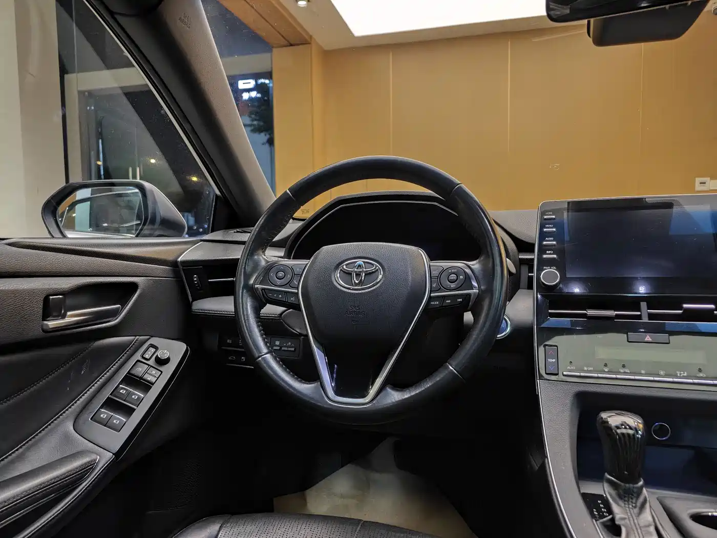 Toyota Avalon 2019 Hybrid 2.5L Luxury Edition China V фото 15