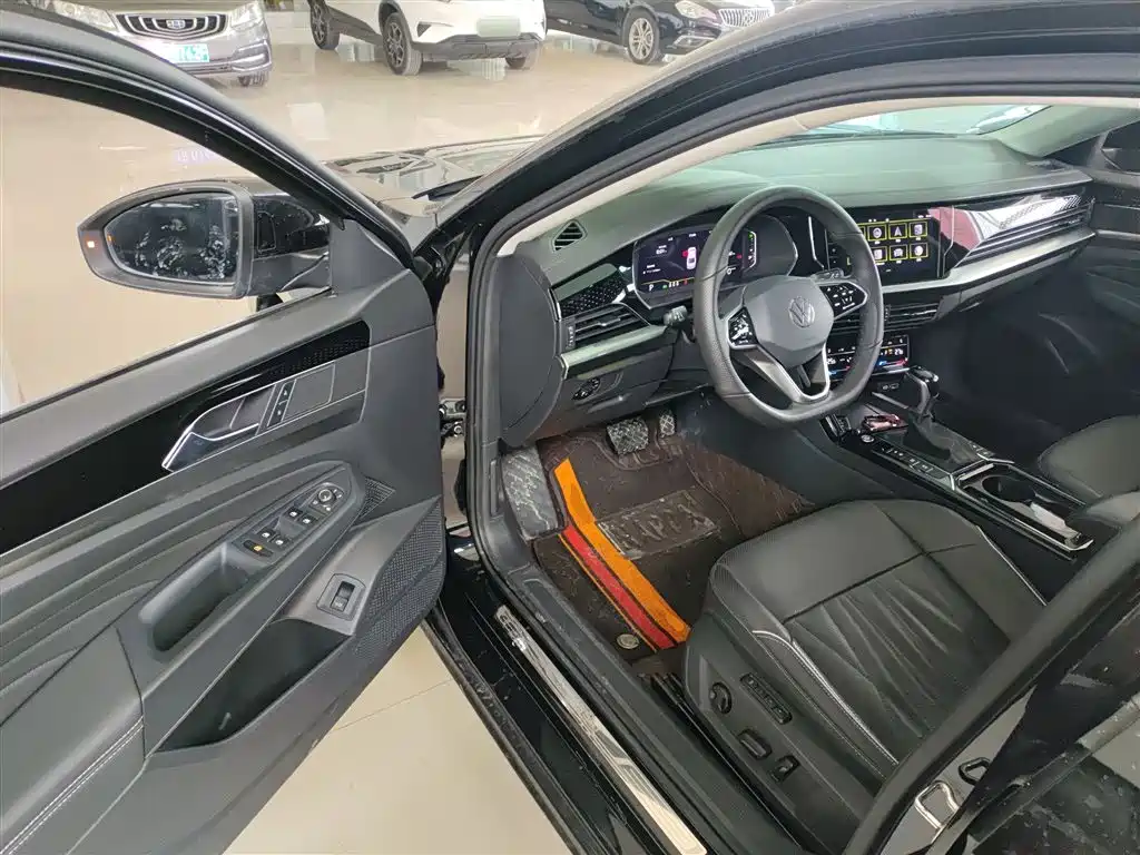 Volkswagen Passat 2022 330TSI Luxury Edition фото 16