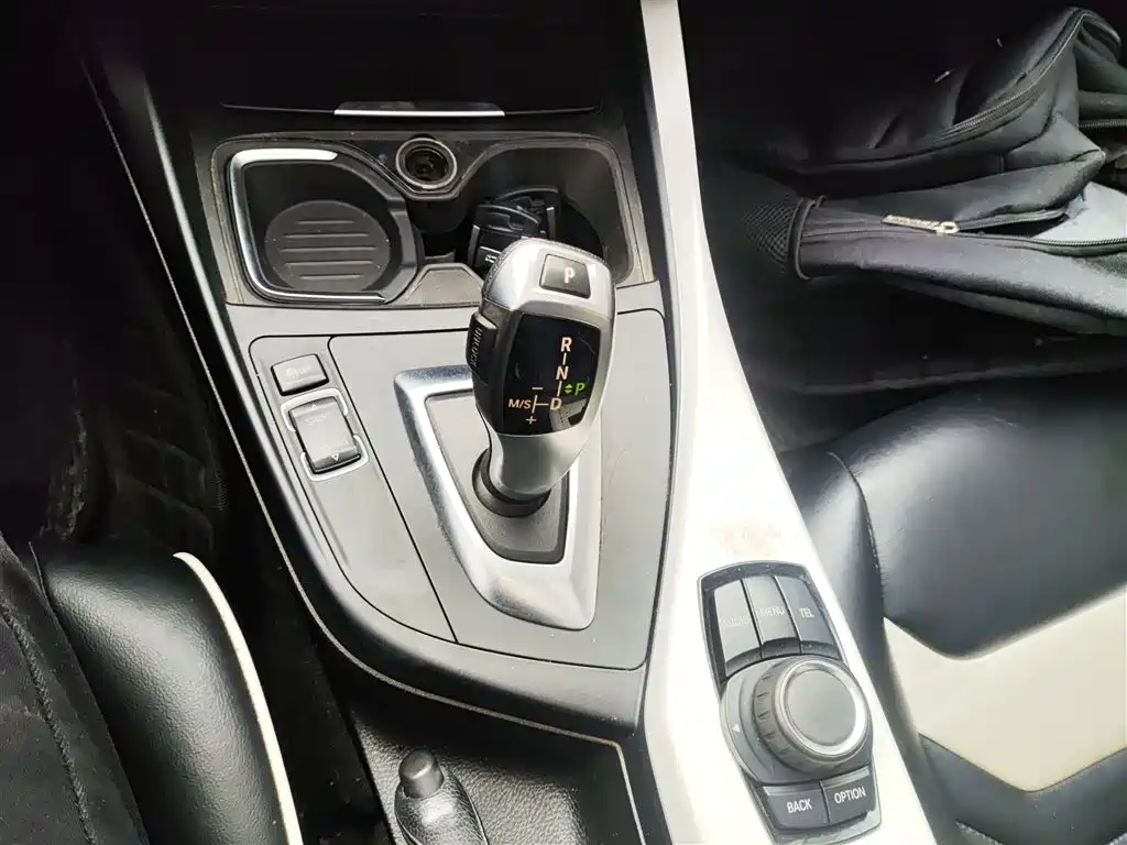 BMW 1 Series (Import) 2015 118i Urban Design Package фото 10