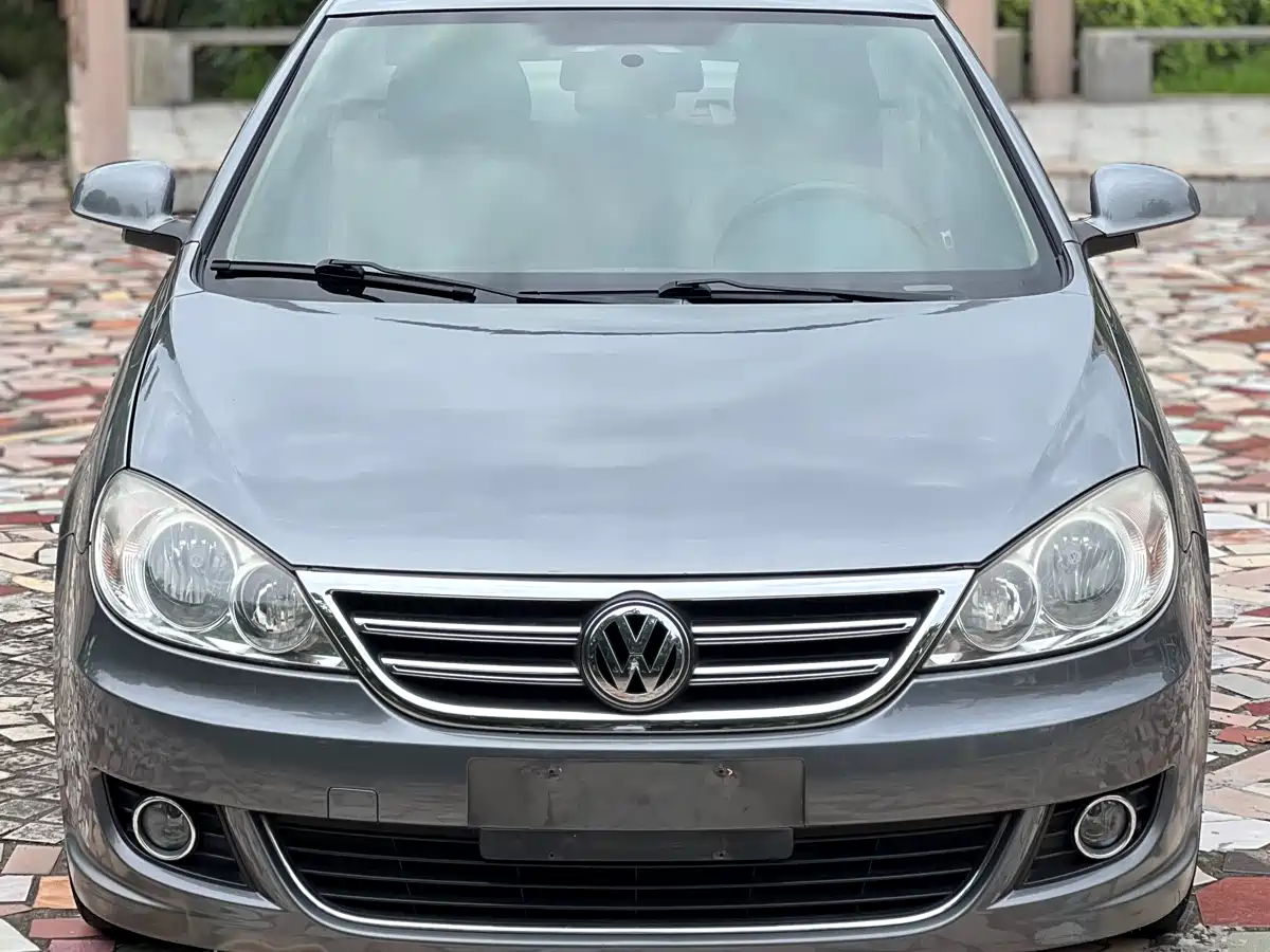Volkswagen Lavida 2011 1.6L Automatic Pinya Edition фото 3