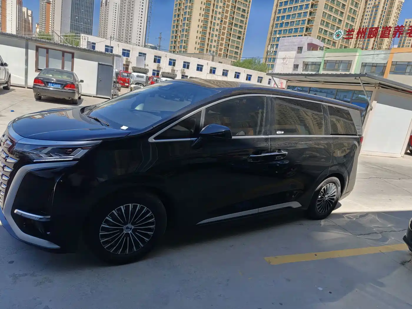 Denza D9 2026 2024 DM-i 980 AWD Premium