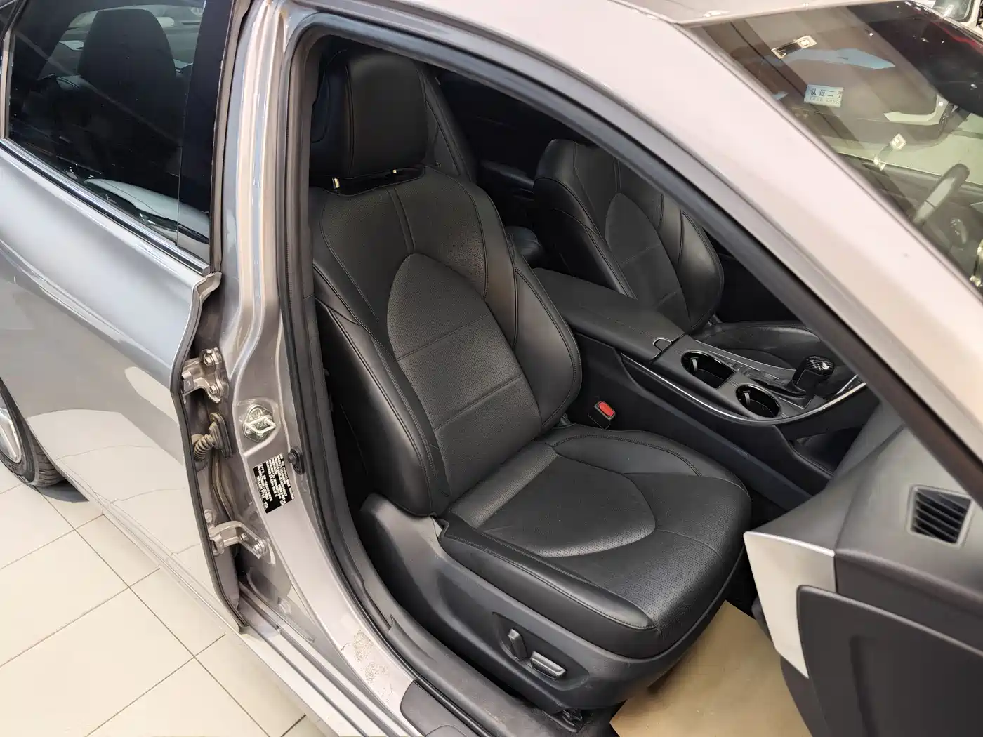 Toyota Avalon 2019 Hybrid 2.5L Luxury Edition China V фото 34