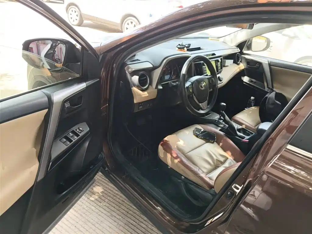 Toyota RAV4 Rongfang 2016 2.0L CVT 2WD Trend (China V) фото 16