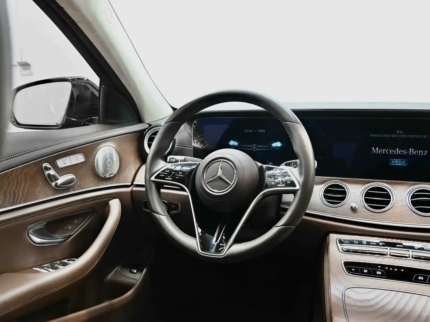 Mercedes-Benz E-Class 2022 E 300 L Luxury фото 38