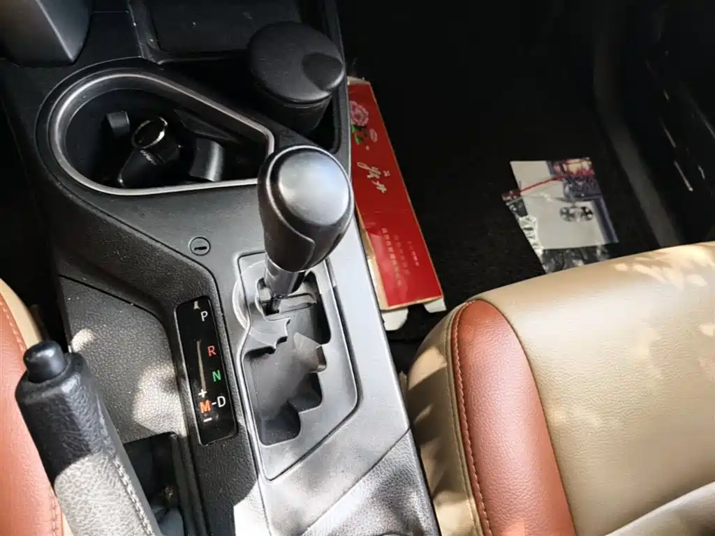 Toyota RAV4 Rongfang 2016 2.0L CVT 2WD Trend (China V) фото 14