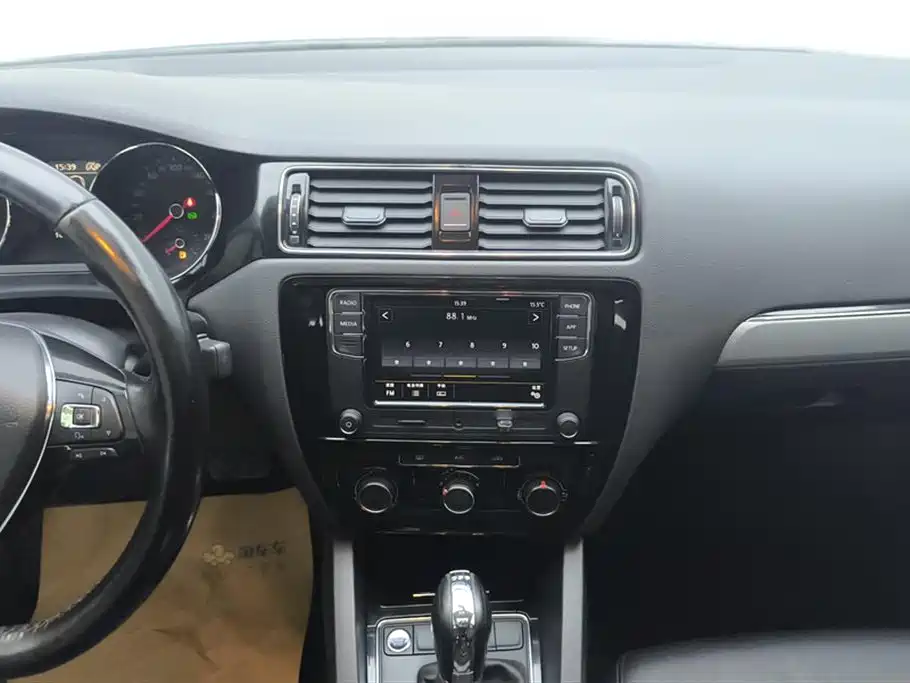 Volkswagen Sagitar 2018 280TSI DSG Spark Edition фото 13