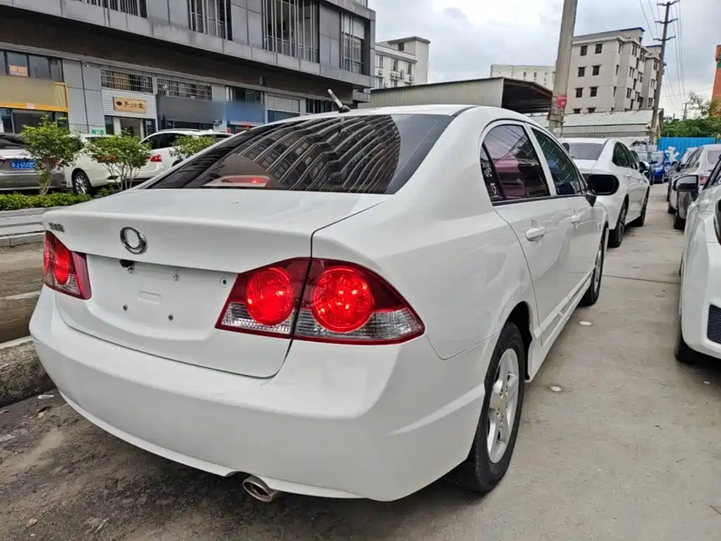 CIIMO CIIMO 2016 2015 1.8L Automatic Comfort Edition