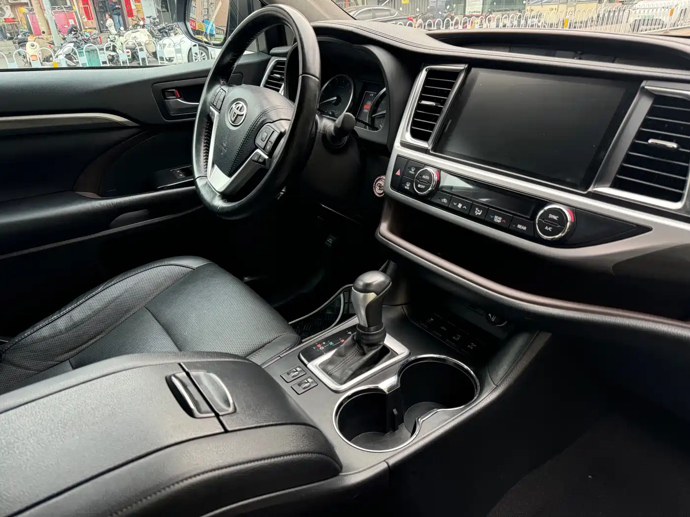 TOYOTA HIGHLANDER