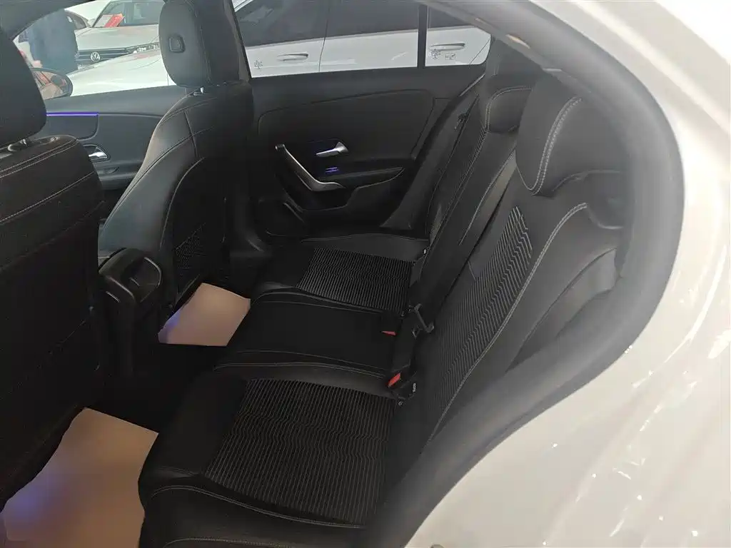 Mercedes-Benz A-Class (Import) 2019 A 200 Dynamic Version фото 13
