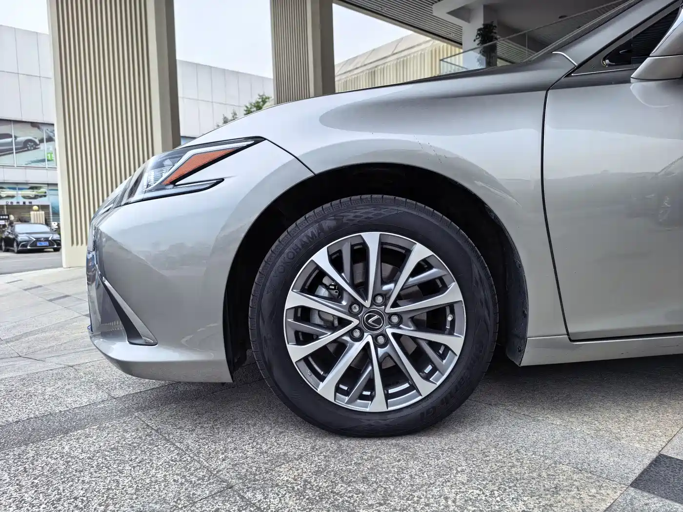 Lexus ES 2023 200 Excellence Edition фото 10