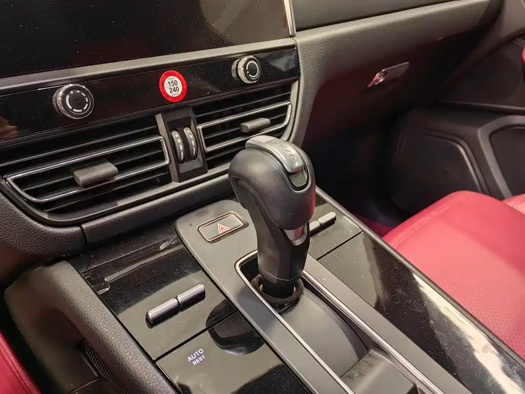 Porsche Macan 2023 Macan 2.0T фото 17