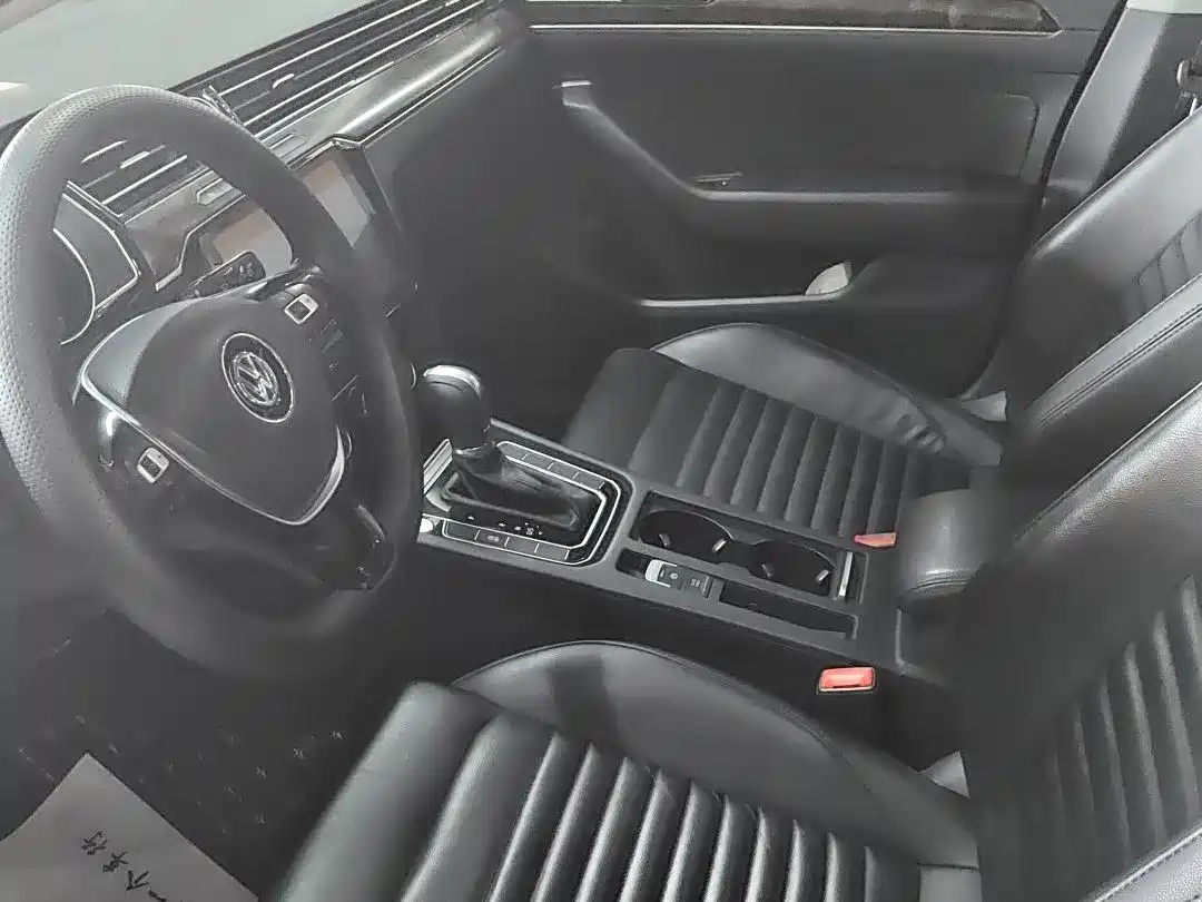 Volkswagen Magotan 2018 330TSI DSG Leading фото 8