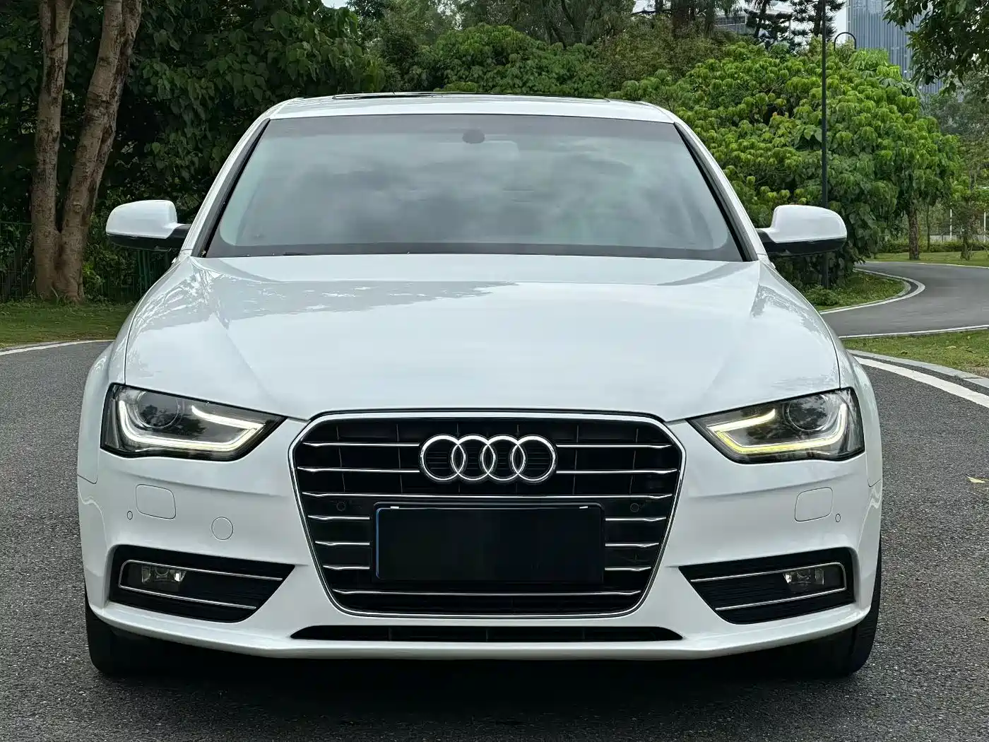 Photo 2 - Audi A4L