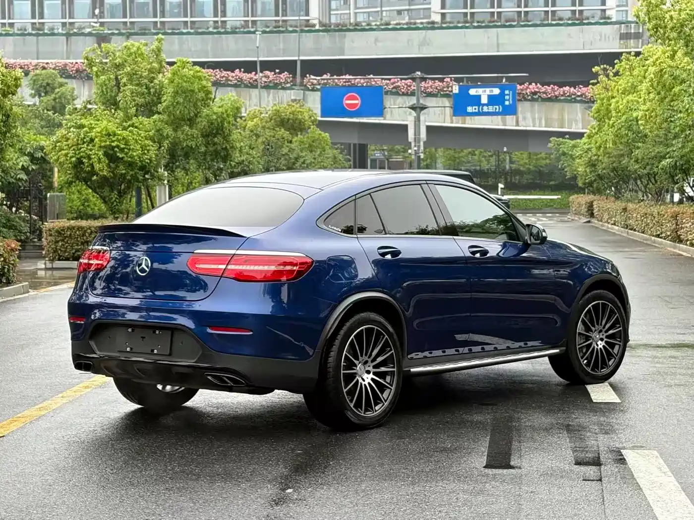 Mercedes-Benz GLC Coupe AMG 2017 AMG GLC 43 4MATIC Coupe SUV фото 5
