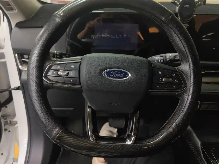 FORD LING RUI