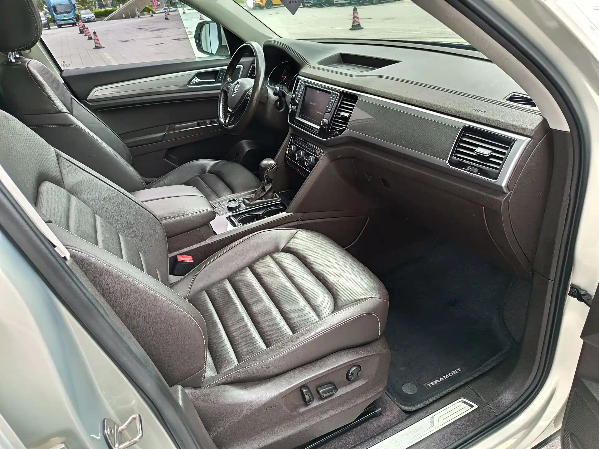 صورة 12 - Volkswagen Teramont