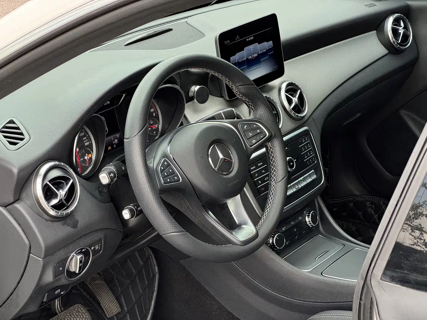 Mercedes-Benz CLA (Import) 2018 CLA 200 Dynamic Edition фото 17
