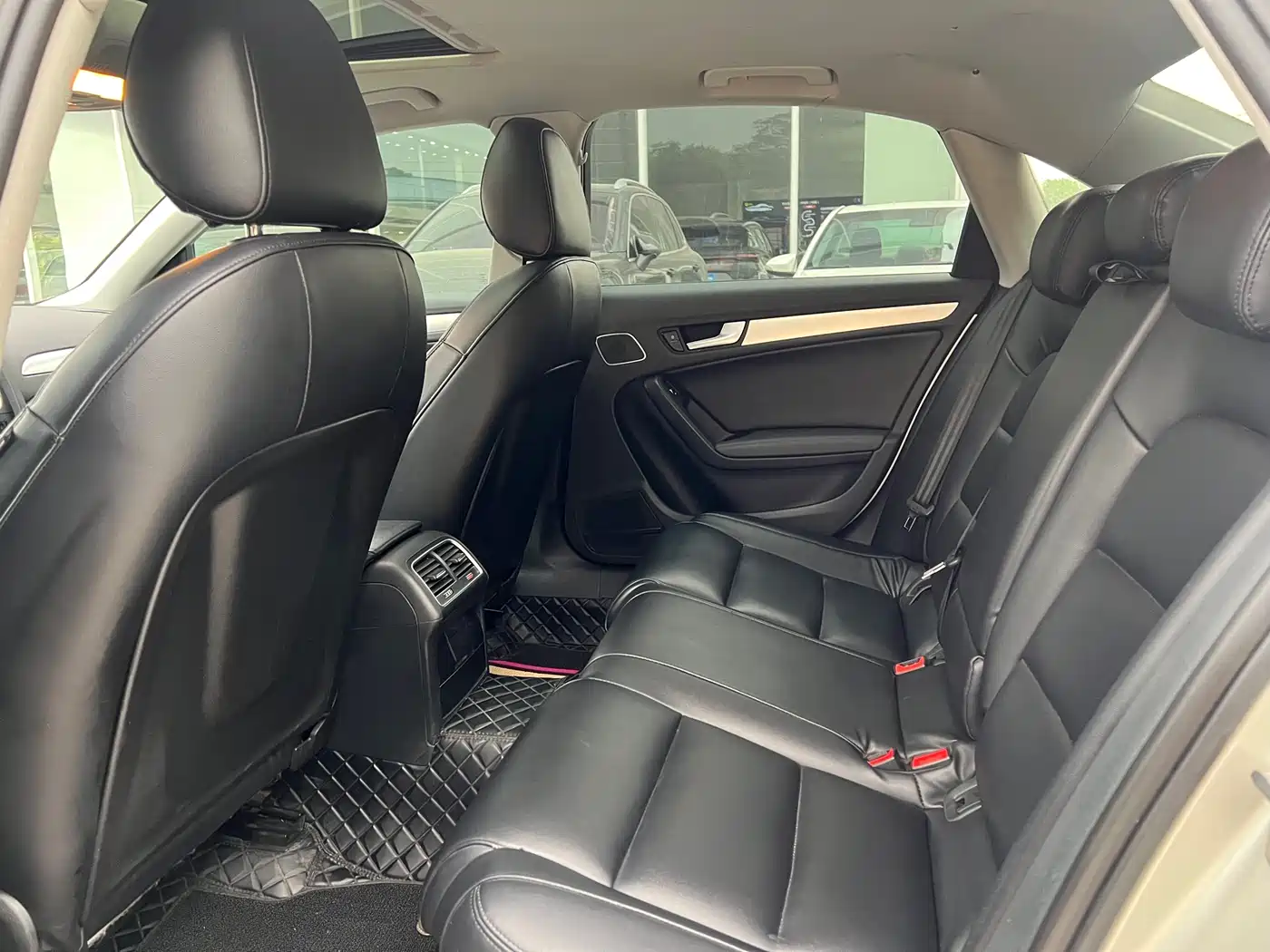 Audi A4L 2015 45 TFSI quattro Individual Sport фото 10