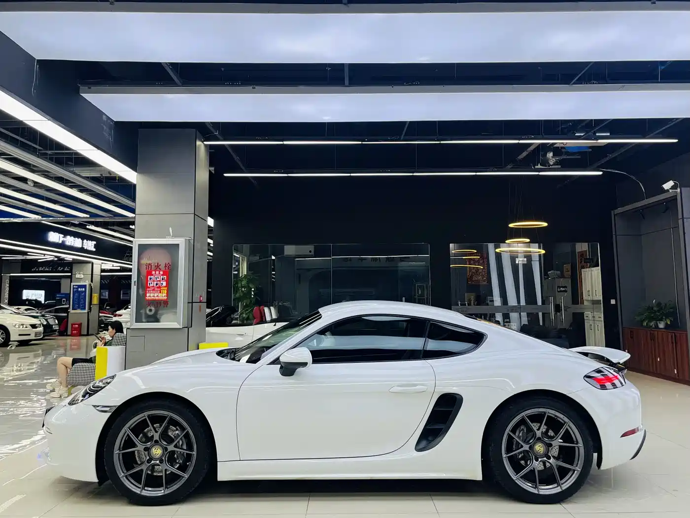 Porsche 718 2022 Cayman 2.0T фото 4