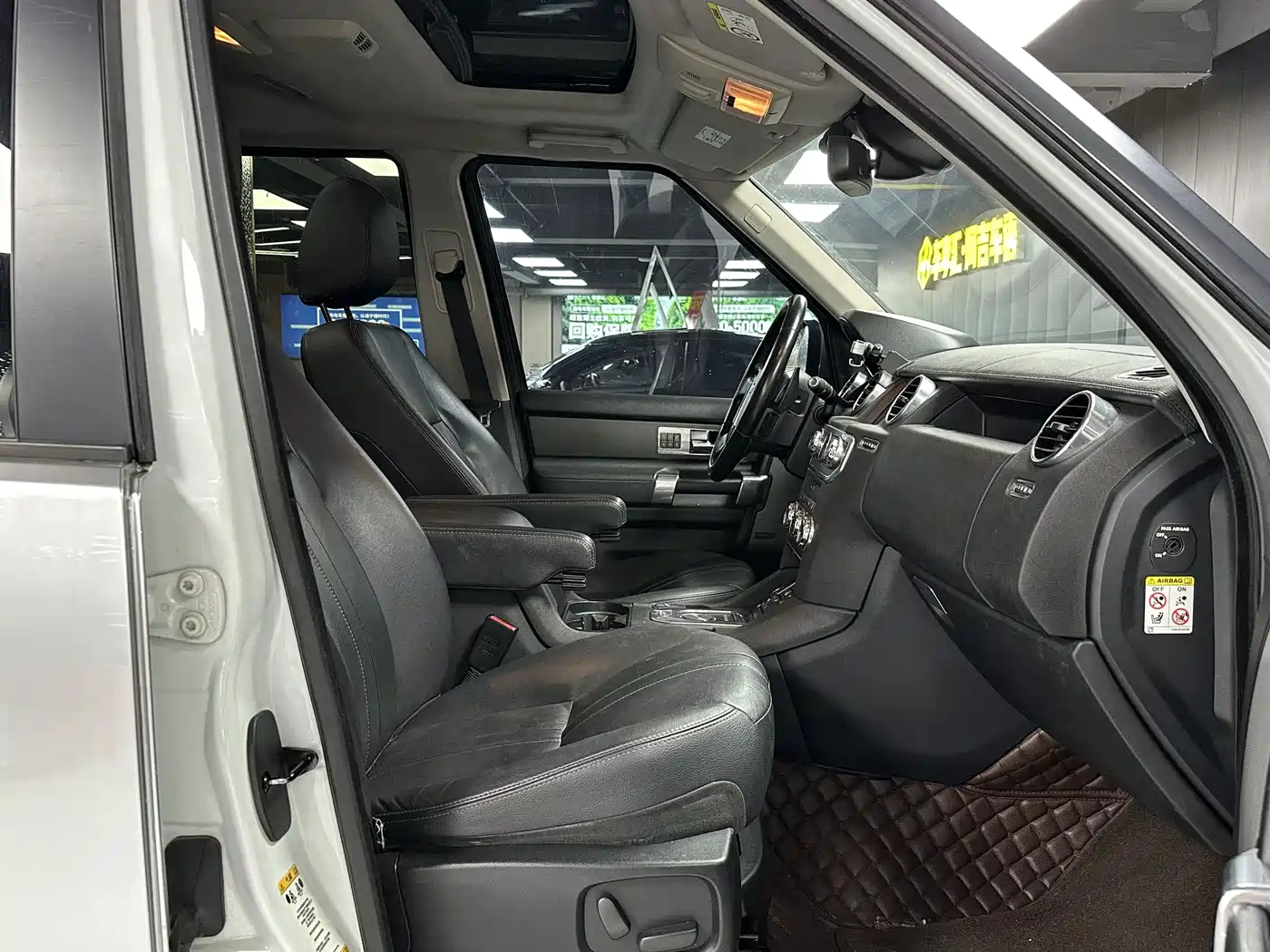 Land Rover Discovery 2016 3.0 SC V6 HSE фото 14
