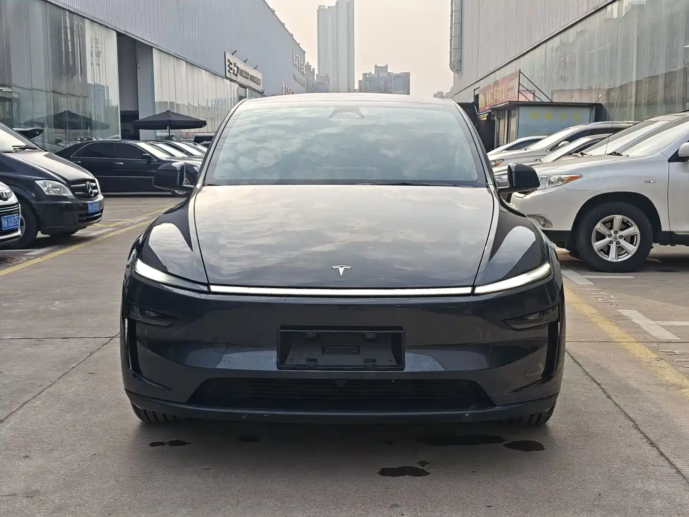 TESLA MODEL Y