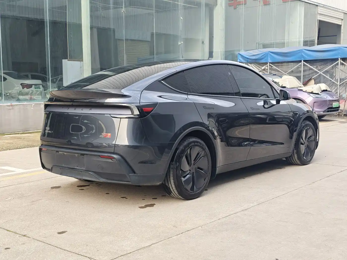 TESLA MODEL Y