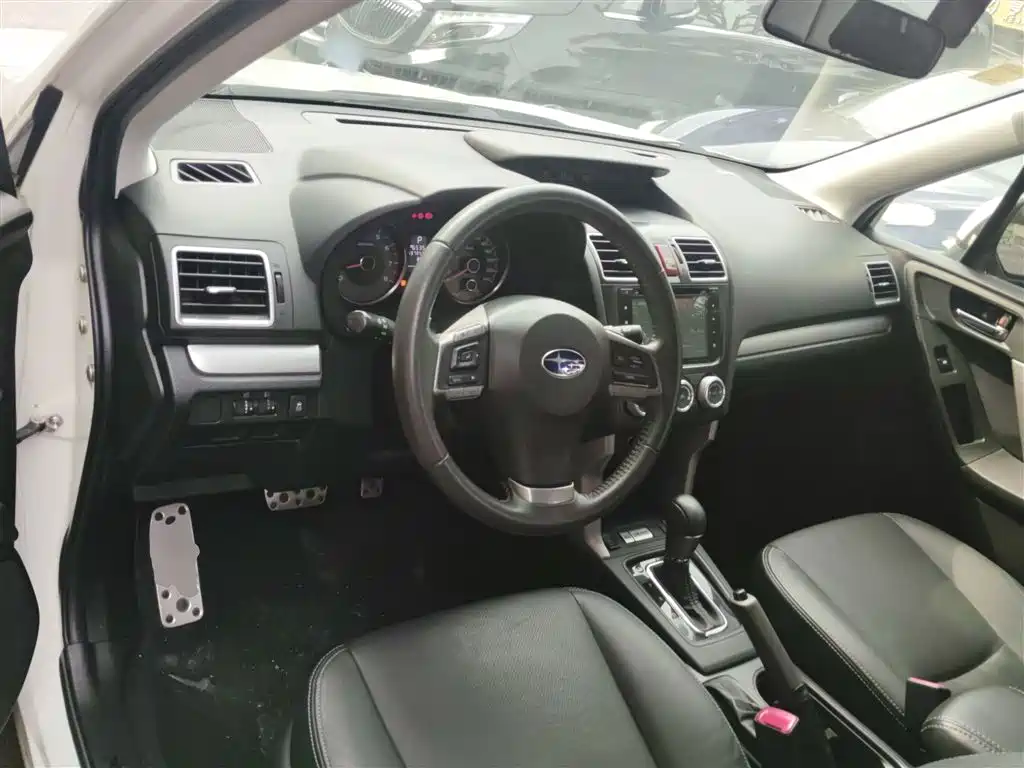 Subaru Forester 2015 2.0i Special Commemorative Edition фото 6