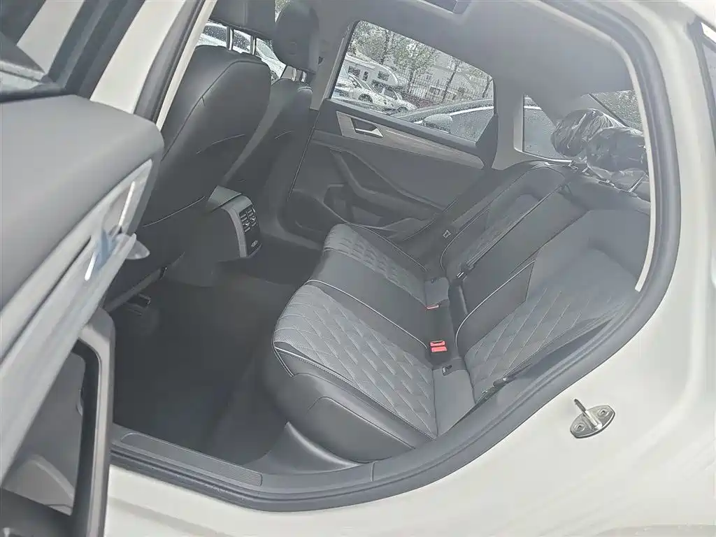 Volkswagen Sagitar 2025 300TSI DSG Surpass Edition фото 17