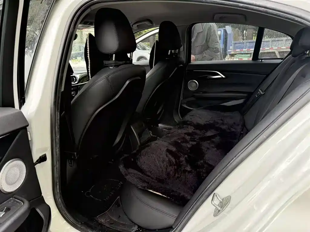 BMW 1 Series 2020 Model 120i M Sport Package фото 8