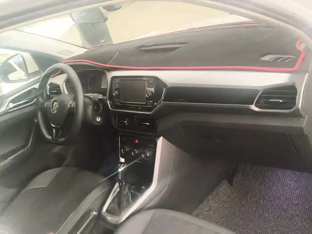 Фото 10 - Volkswagen T-Cross